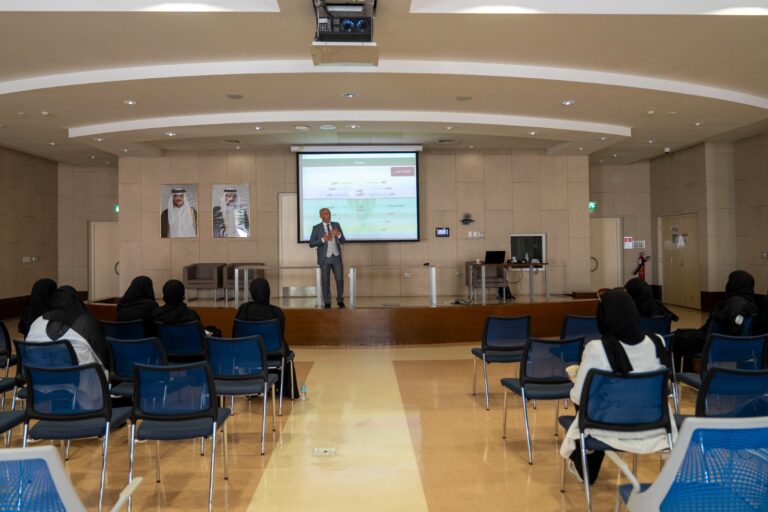 ورشة “دور القيم في الوقاية من العنف”مركز أم صلال الصحي.